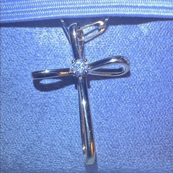 Twisted Cross Pendant with Diamond - Picture 5 of 6